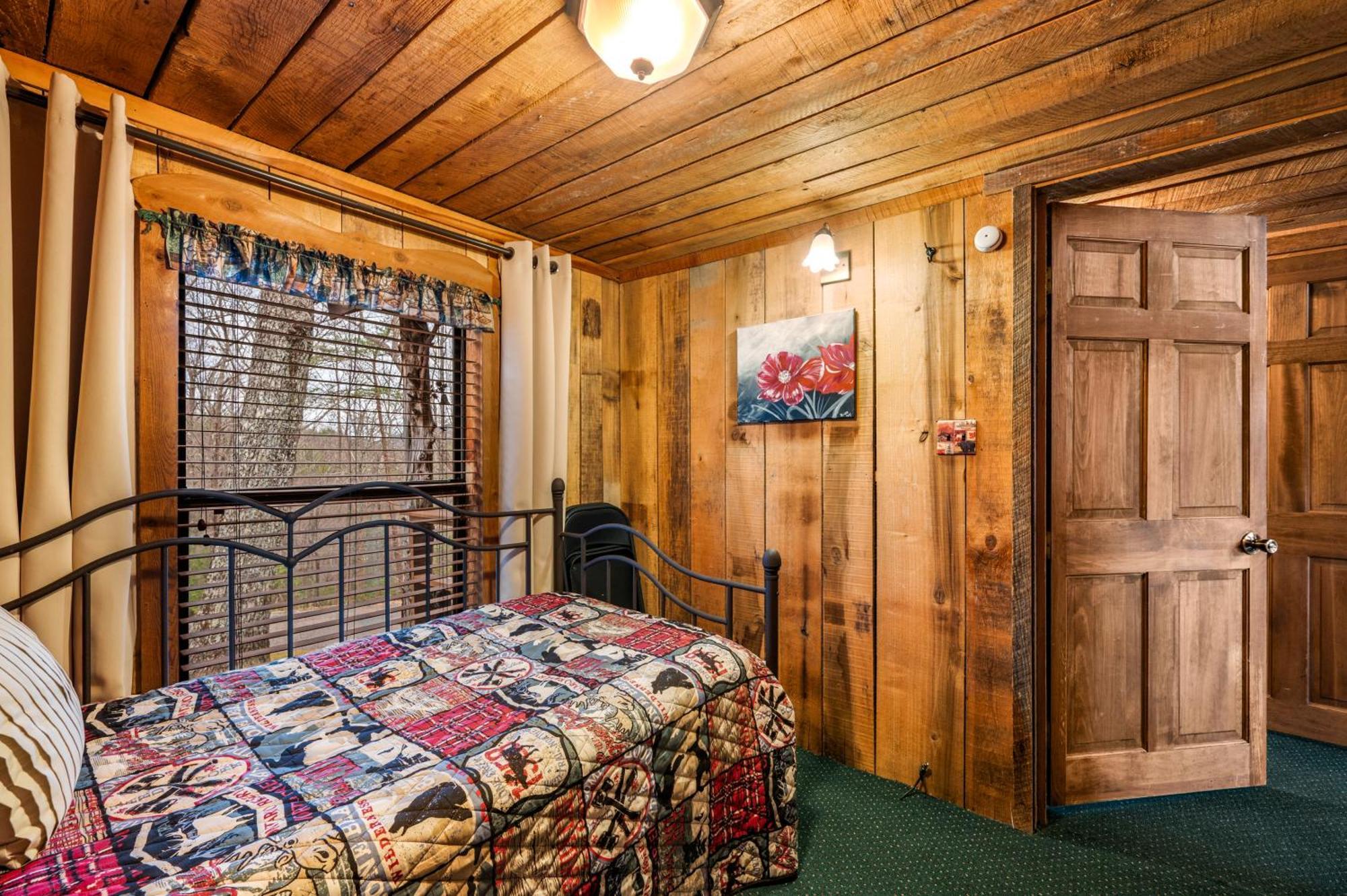 10 Miles Away From The Heart Of It All! Pigeon Forge Zewnętrze zdjęcie