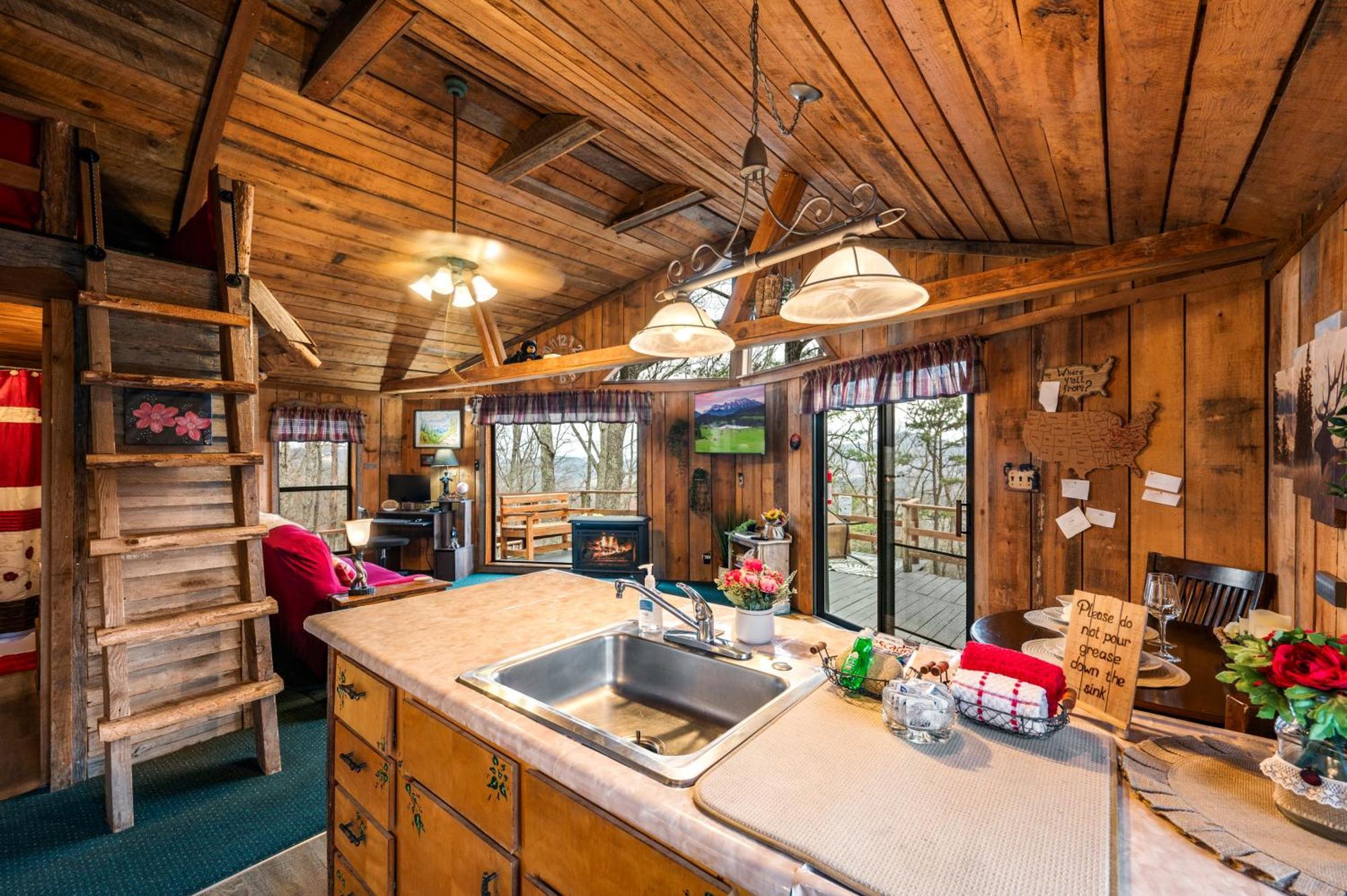 10 Miles Away From The Heart Of It All! Pigeon Forge Zewnętrze zdjęcie